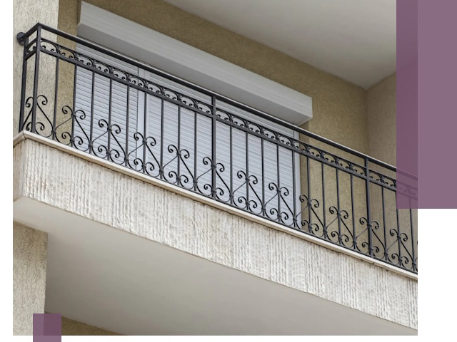 Балконные ограждения из металла и стекла в Нягани для домов