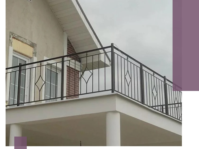 Изготовление балконных ограждений в Нягани из металла и стекла